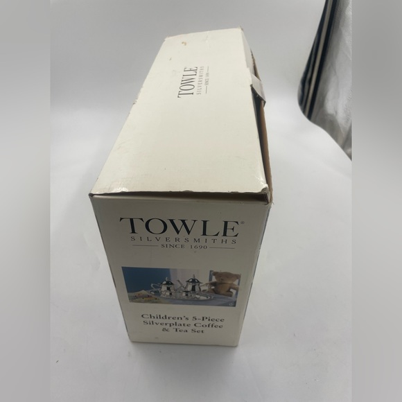 Vintage Towle Silversmiths Childrens 5 piece Silver plate Coffee And Tea Set - Picture 4 of 7